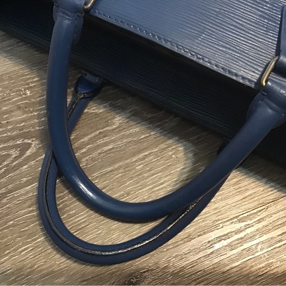 Louis Vuitton Bags - Picture 12 of 15